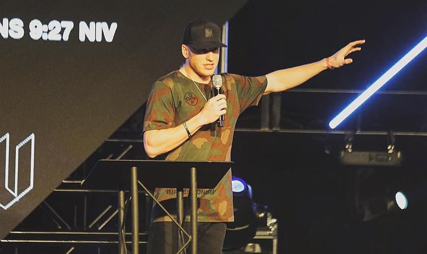 Cooper Kupp durante ministração em igreja nos EUA. (Foto: Instagram/Cooper Kupp)