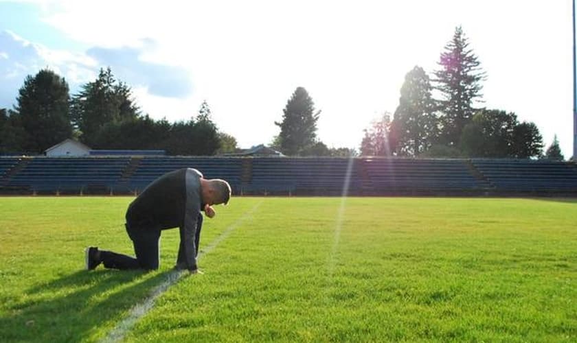 O ex-treinador de futebol da Bermerton High School, Joseph Kennedy. (Foto: First Liberty Institute)