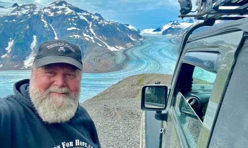 Leighton O'Connor está percorrendo a América do Norte em seu jipe para evangelizar. (Foto: Facebook/Leighton O'Connor).