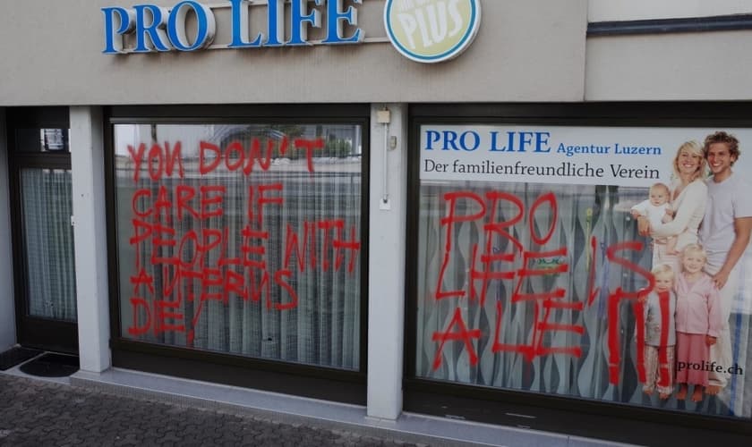 Os escritórios da associação Pró-vida em Emmenbrücke (Lucerna) foram vandalizados em setembro de 2021. (Foto: Evangeliques.info)