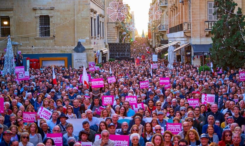 Manifestantes na capital de Malta. (Foto: Life Network Foundation Malta/Facebook)