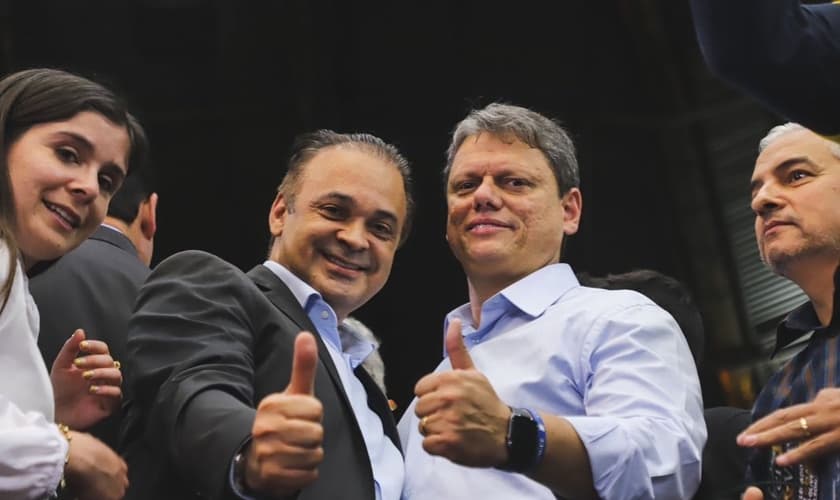Roberto de Lucena e o governador eleito Tarcísio de Freitas. (Foto: Roberto de Lucena/Facebook)