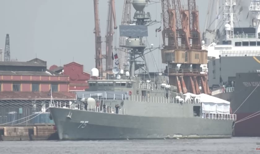 Navio de guerra do Irã atracado no Rio de Janeiro. (Foto: Captura de tela/YouTube The Watchman with Erick Stakelbeck)