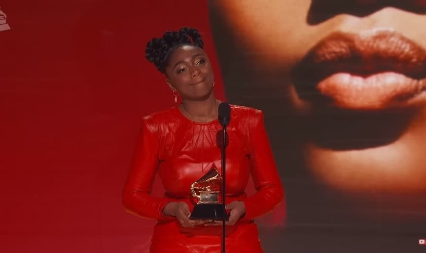 Samara Joy na premiação do Grammy. (Foto: Reprodução/YouTube/Recording Academy/GRAMMYs)