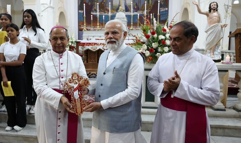 Narendra Modi com líderes cristãos na Páscoa. (Foto: Reprodução/Twitter/Narendra Modi)