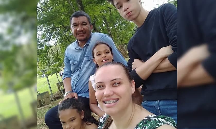 O pastor Armelino Eleodoro José Júnior, a esposa e dois filhos morreram no acidente. (Foto: Redes Sociais/Divulgação).