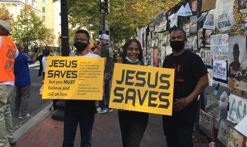 Membros do Jesus Saves Signs. (Foto: Captura de tela/Vídeo Site Jesus Saves)