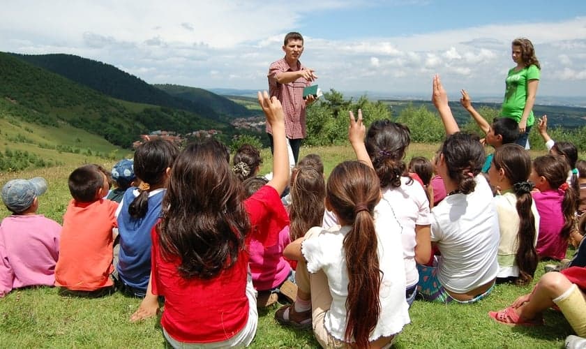 Crianças sendo evangelizadas. (Foto: Reprodução/CEF)