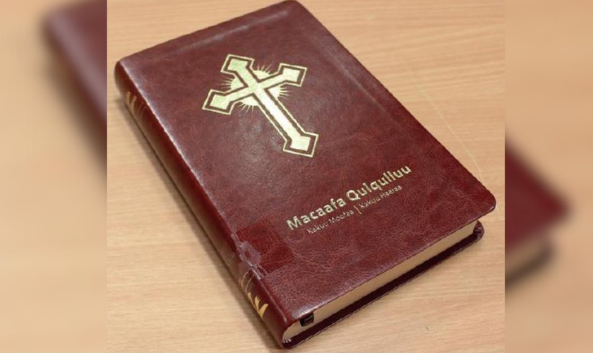 The Macaafa Qulqulluu, a Bíblia Sagrada em Oromo. (Foto: Reprodução/Barnabas)