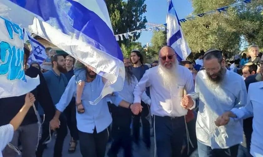 Manifestação pró-família em Mitzpe Ramon. (Foto: Reprodução/Israel National News)