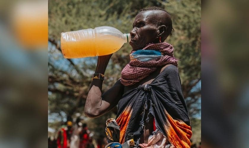 A falta de acesso à água potável e vacinas é uma das causas da doença no país. (Foto: Ilustração/Instagram/The Bucket Ministry)
