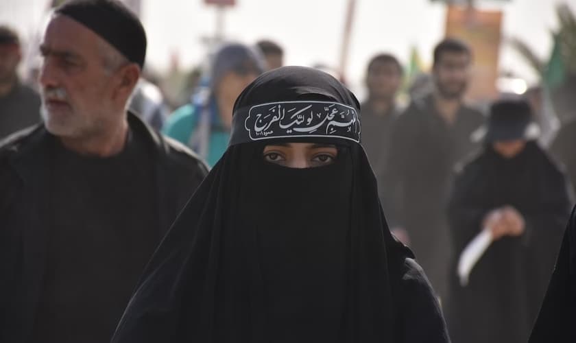 Mulheres são obrigadas a usar o véu islâmico no Irã. (Foto representativa: Unsplash/Mhrezaa)