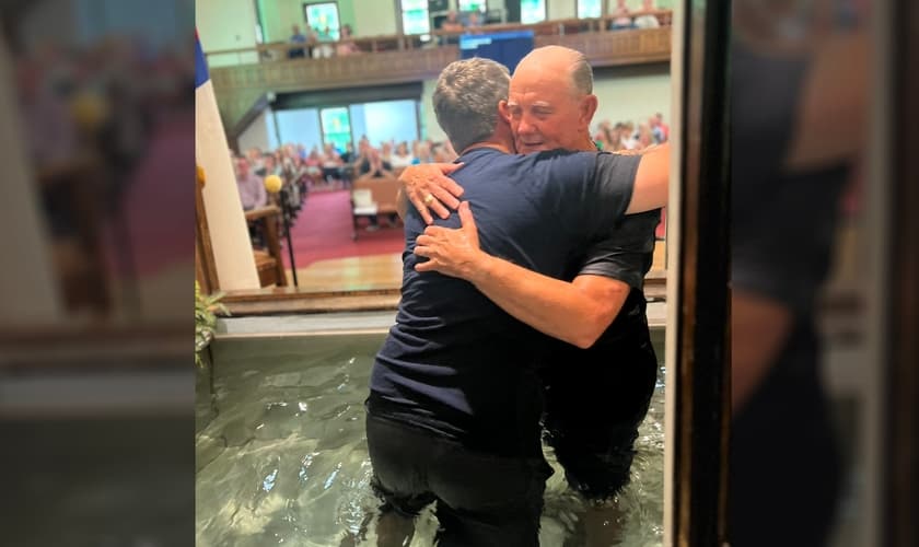 James foi batizado no culto de domingo, 9 de julho, na Igreja Batista de Adairville. (Foto: Baptist Press)