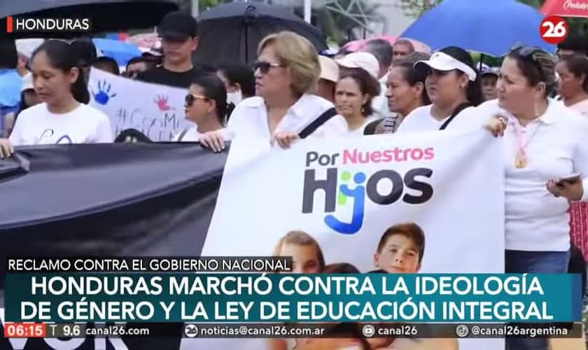 Hondurenhos marcharam contra a ideologia de gênero e a lei de educação integral. (Captura de tela/YouTube/canal 26)