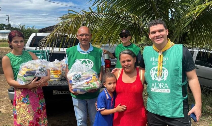  Famílias recebem auxílio de projeto cristão. (Foto: Reprodução/Notícias Adventistas/Rebbeca Ricarte)