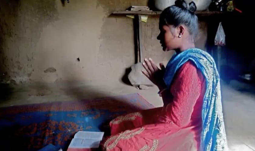 Cristã indiana em oração. (Foto representativa: Portas Abertas)