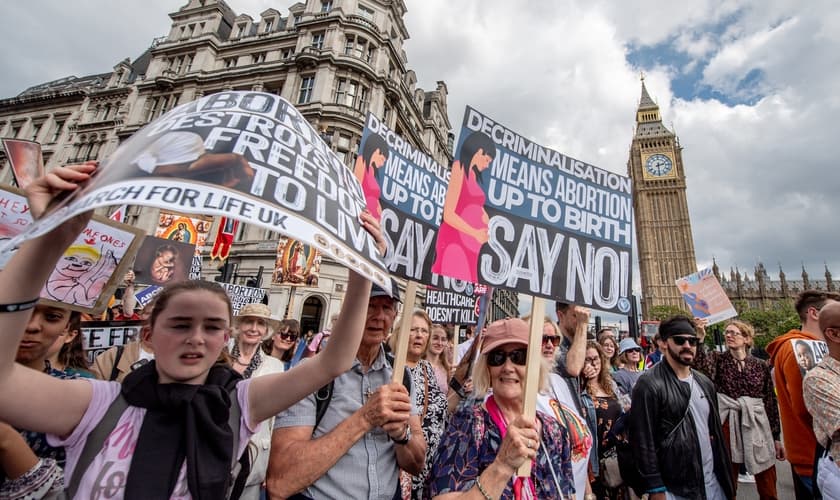 Uma multidão protestou contra o aborto em Londres. (Foto: Facebook/March For Life UK).
