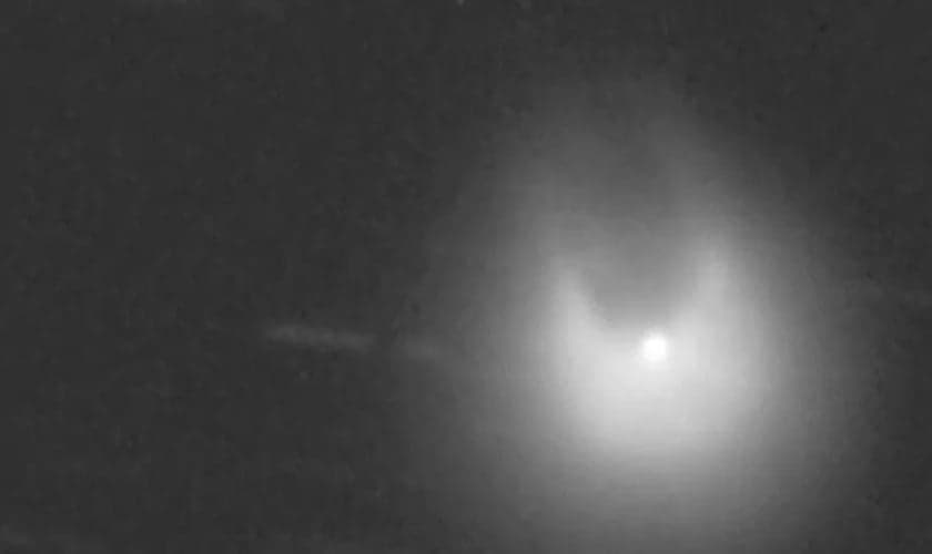Imagem do ‘cometa do diabo’. (Foto: Reprodução/Reddit r/Space News/Gianluca Masi)