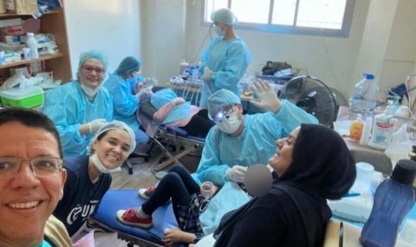 Equipe médica no Líbano. (Foto: Reprodução/Notícias Adventistas)