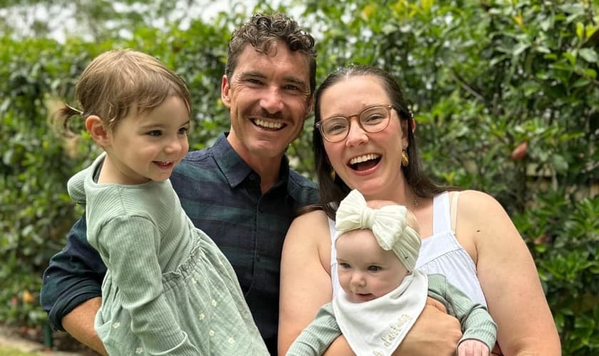 PJ Bedwell com sua família. (Foto: Eternity News).