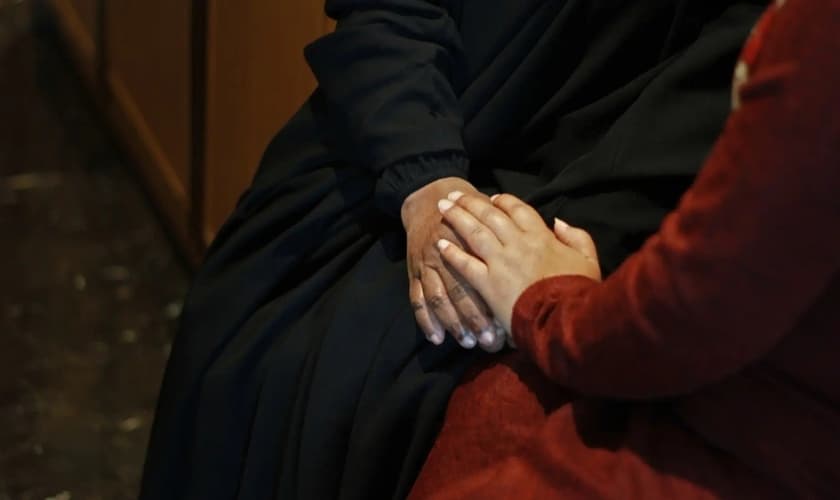Cristã ajuda muçulmana a desistir de aborto. (Foto representativa: Portas Abertas)