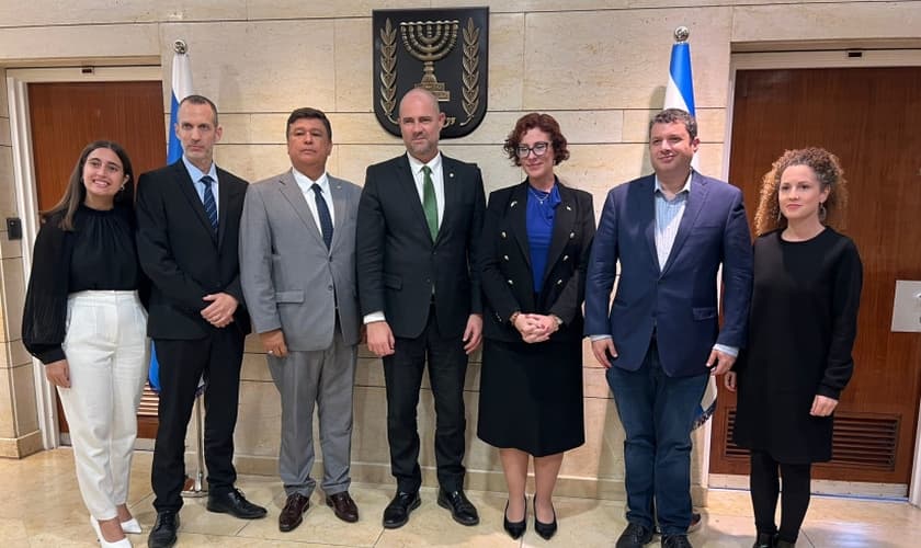 Parlamentares brasileiros se reúnem com Amir Ohana (centro), presidente do Knesset. (Foto: Israel Allies Foundation)