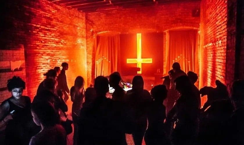 Satanistas instruem mulheres através de ritual satânico durante aborto. (Foto: The Satanic Temple)