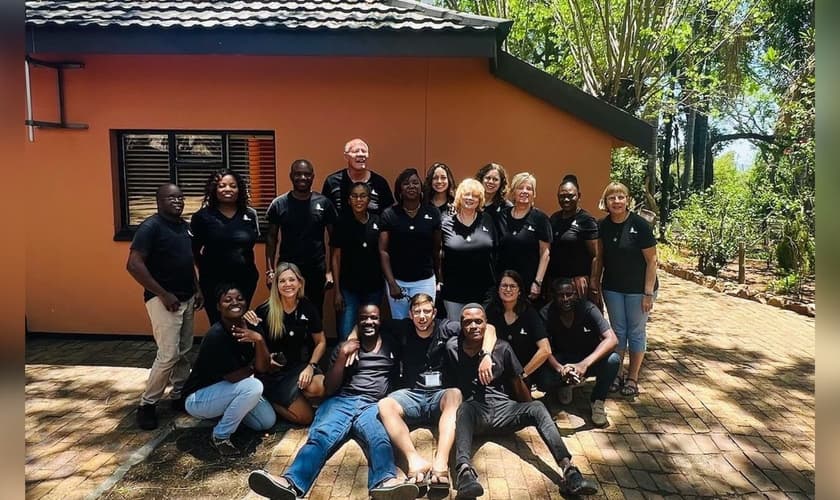 Equipe da TeachBeyond. (Foto: Reprodução/Instagram/TeachBeyond)