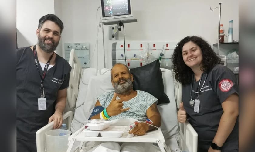 Roberto Luiz no hospital. (Foto: Reprodução/Facebook/Roberto Luiz)