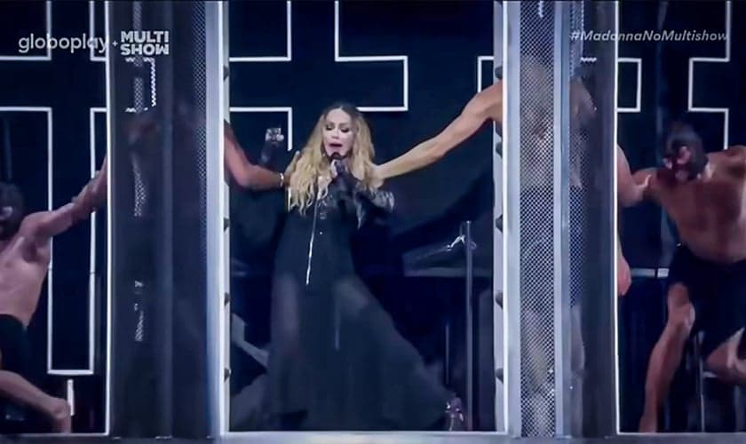 Madonna em seu show na Praia de Copacabana, Rio. (Captura de tela/YouTube/Música Multishow)