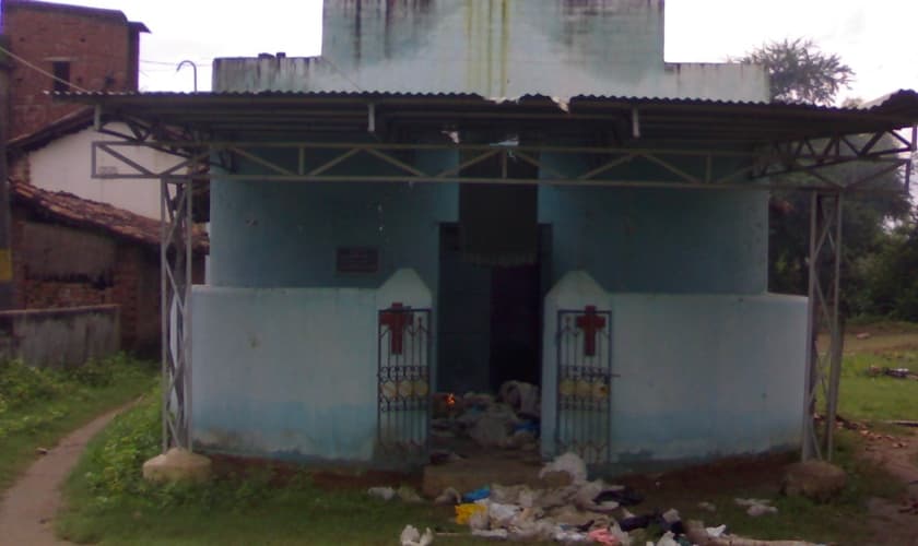 Igreja na Índia destruída durante invasão por extremistas hindus. (Foto: Portas Abertas)