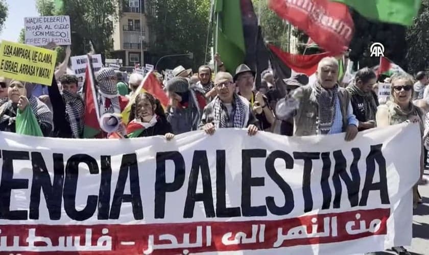 Manifestação em apoio à Palestina em Madri, Espanha. (Captura de tela/YouTube/Haber Lütfen)