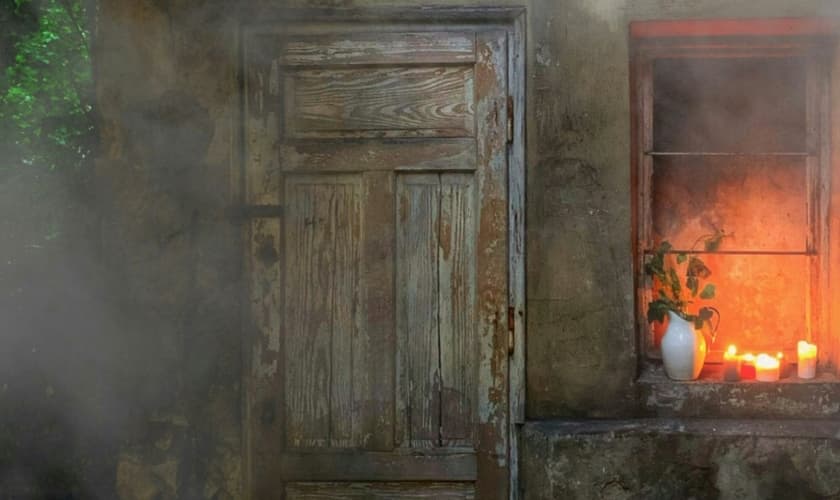 Casa em chamas. (Foto: Ilustração/Unsplash/Dawid Łabno)