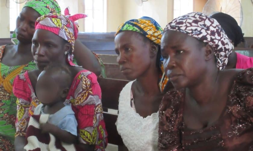 Mulheres estão entre a maioria dos reféns libertados na Nigéria e Camarões. (Foto: Ilustração/Portas Abertas)