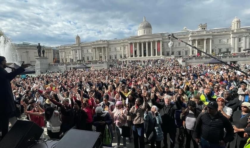 Uma multidão ouviu o Evangelho no centro de Londres. (Foto: Instagram/Jean-Luc Trachsel Ministries).