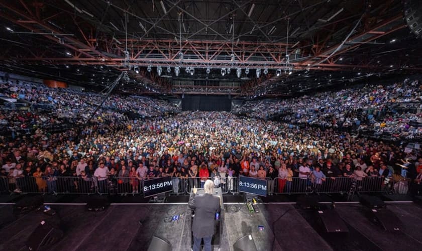 Franklin Graham ministrando no evento. (Foto: Reprodução/BGAE)