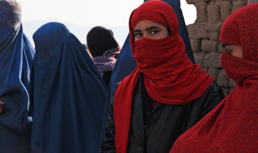 O Talibã exigiu a exclusão das mulheres afegãs como condição para sua presença em reunião com a ONU. (Foto: Pixabay/ArmyAmber)