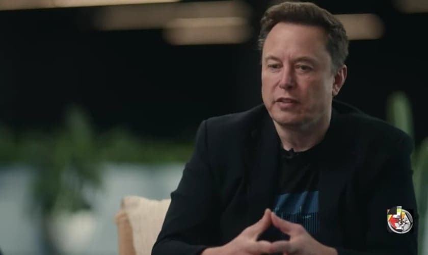 Elon Musk: “Há uma sabedoria tremenda em dar a outra face.” (Captura de tela/YouTube/Matt Pocius on Tesla Stock & Money)