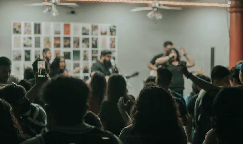 Os invasores alegaram que a casa onde o culto acontecia estava em uma área de maioria muçulmana. (Foto: Unsplash/Ismael Paramo)