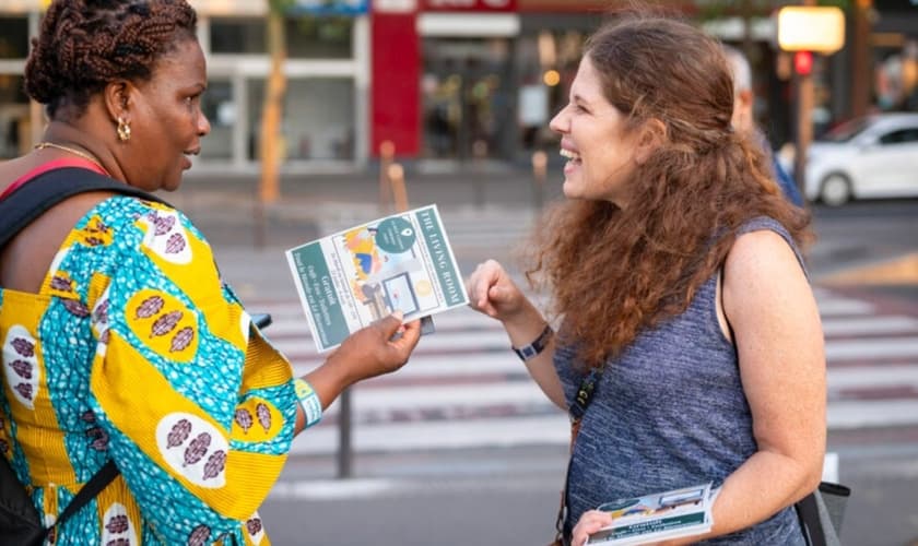 Evangelismo de rua. (Foto: Reprodução/IMB)