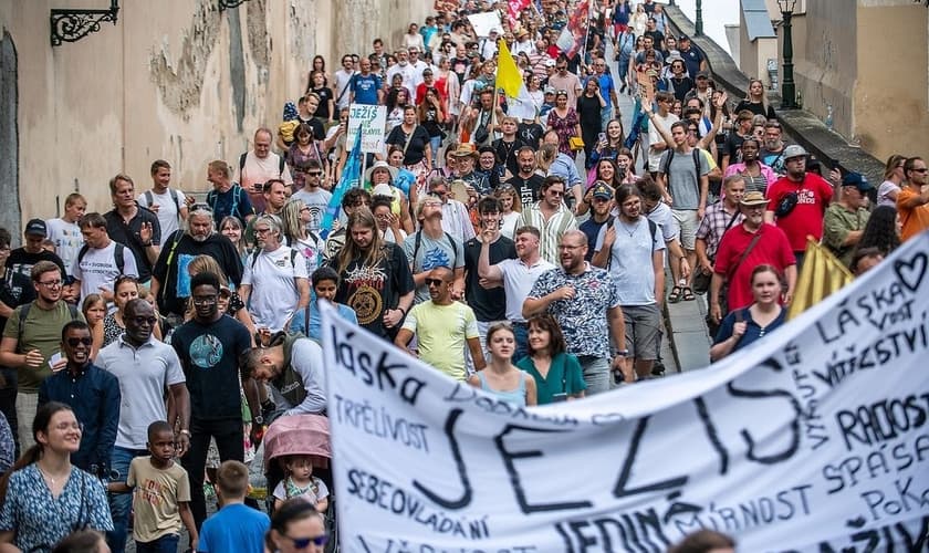 Marcha para Jesus em Praga. (Foto: Instagram/Jesus Pochod/Martin Čulý).