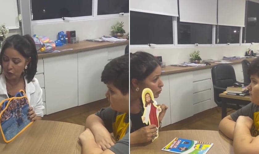 Aline Santos ensinando o menino. (Foto: Reprodução/Instagram/Aline Santos)