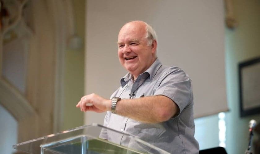 John Lennox. (Foto: Reprodução/Facebook/Prof John Lennox)