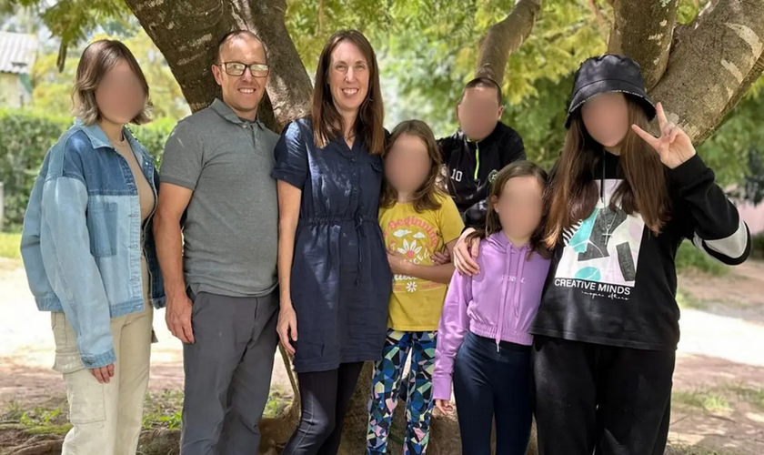 Pastor Beau Shroyer com sua esposa e filhos. (Foto: Igreja Lakes Area Vineyard)