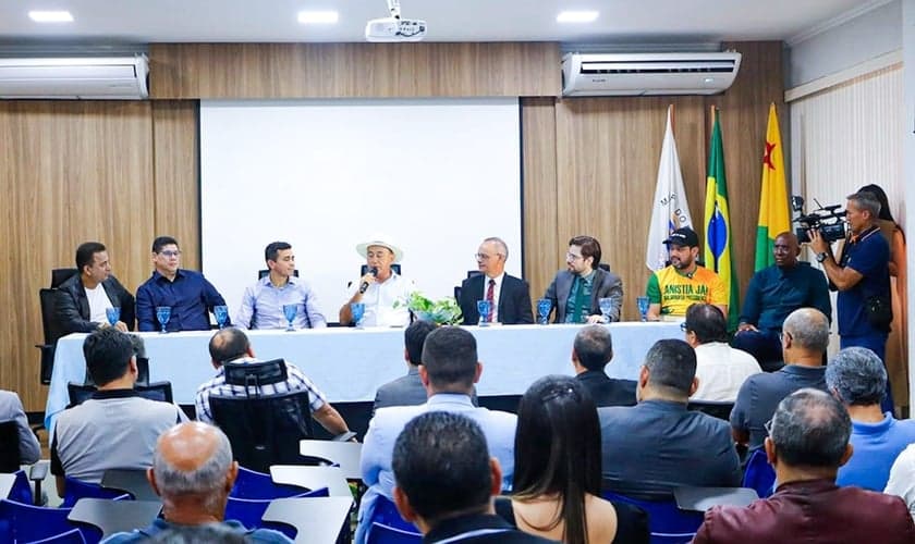 Cerimônia de assinatura da lei “Bíblia nas Escolas”. (Foto: Marcos Araújo/Assecom).