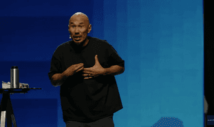 Francis Chan na Dunamis Conference. (Reprodução/YouTube/Dunamis Movement)