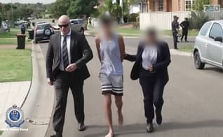 Adolescente que esfaqueou bispo na igreja de Sydney é detido. (Captura de tela/YouTube/ABC News)