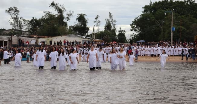 A Assembleia de Deus promoveu batismos simultâneos em 153 cidades. (Foto: Comunicação e Mídia AD. Porto Alegre).