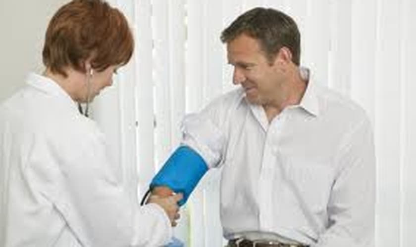 Programa “Filho que ama leva o pai ao AME” é lançado em SP