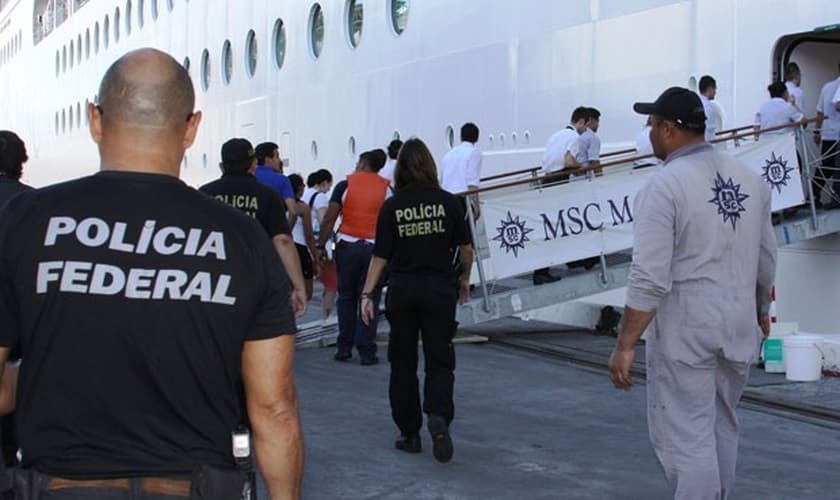 Onze pessoas são resgatadas do navio MSC Magnifica